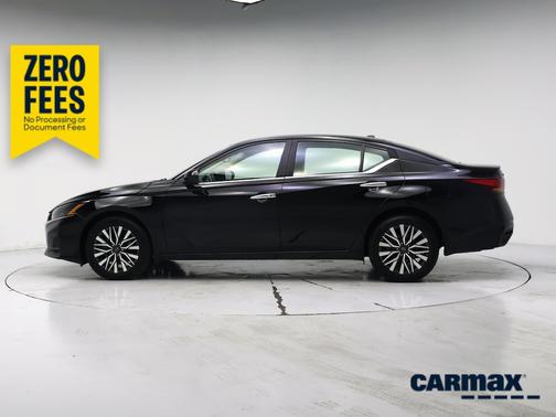 Black 2023 Nissan Altima SV