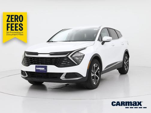 White 2023 Kia Sportage EX