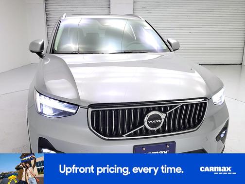 Gray 2023 Volvo XC40 B4 Plus Bright Theme