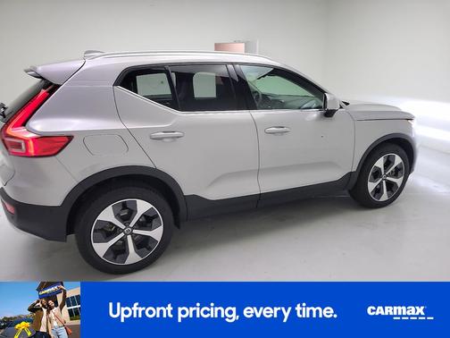 Gray 2023 Volvo XC40 B4 Plus Bright Theme
