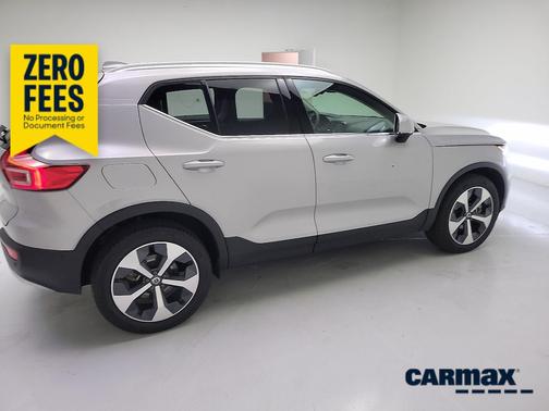 Gray 2023 Volvo XC40 B4 Plus Bright Theme