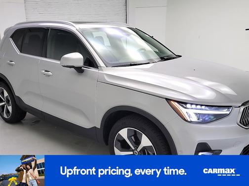 Gray 2023 Volvo XC40 B4 Plus Bright Theme