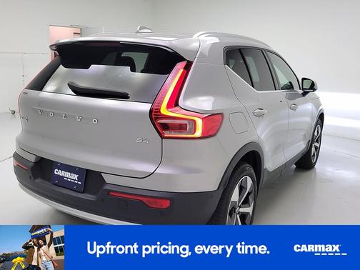 Gray 2023 Volvo XC40 B4 Plus Bright Theme