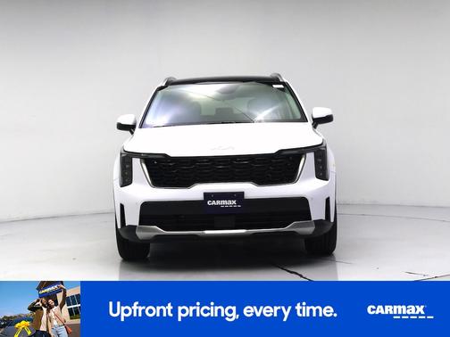 White 2024 Kia Sorento S