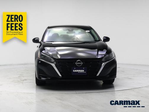 Black 2023 Nissan Altima SV