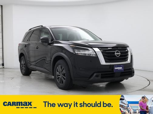 2022 Nissan Pathfinder SV