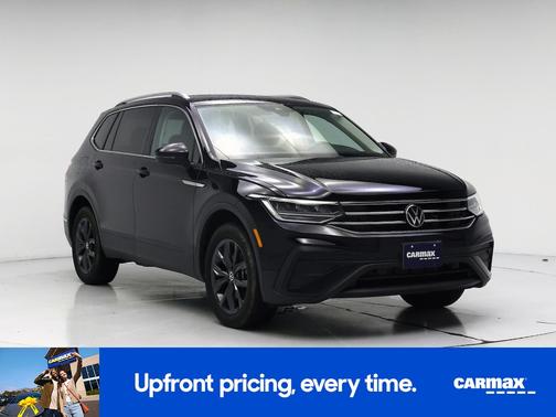 Black 2023 Volkswagen Tiguan SE