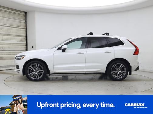 White 2018 Volvo XC60 T6 Momentum