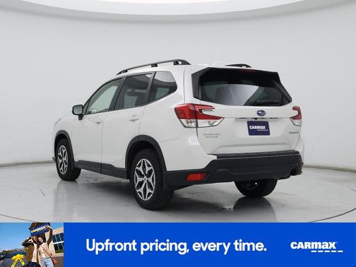 White 2023 Subaru Forester Premium