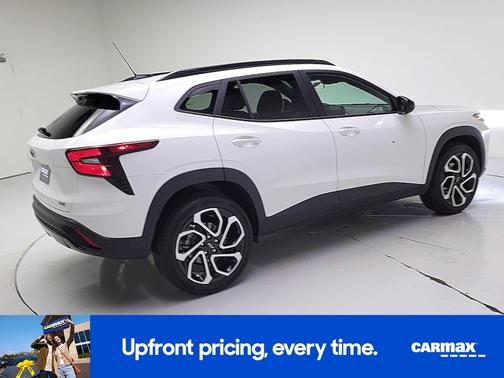 White 2024 Chevrolet Trax 2RS