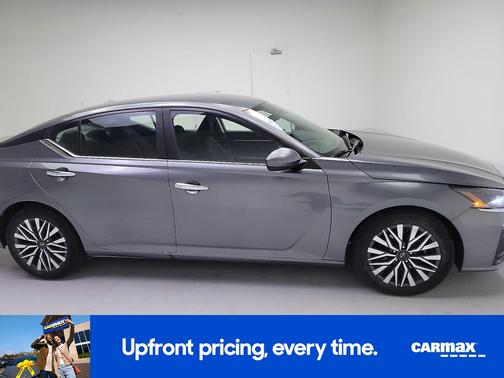 Gray 2023 Nissan Altima SV