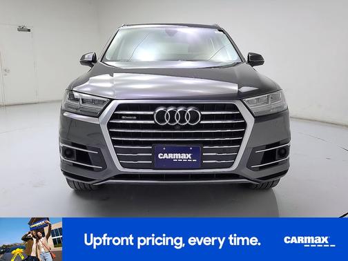 Gray 2019 Audi Q7 Prestige