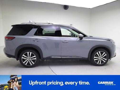 Gray 2023 Nissan Pathfinder Platinum