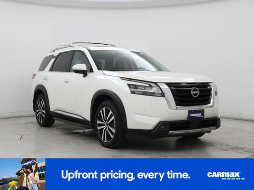 White 2023 Nissan Pathfinder Platinum