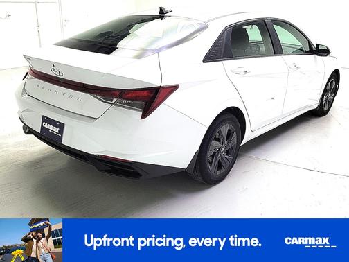 White 2022 Hyundai ELANTRA SEL