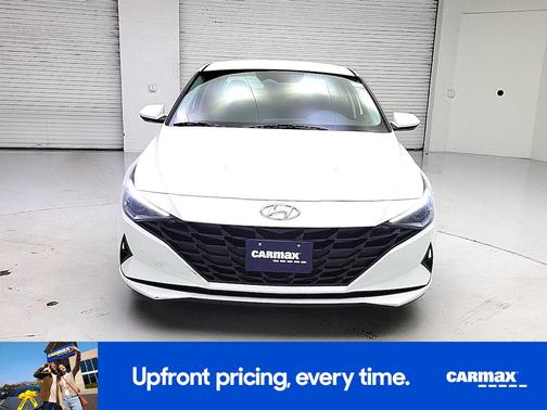 White 2022 Hyundai ELANTRA SEL