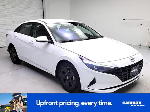 White 2022 Hyundai ELANTRA SEL