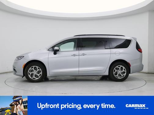 Silver 2023 Chrysler Pacifica Limited