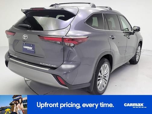 Gray 2024 Toyota Highlander Platinum