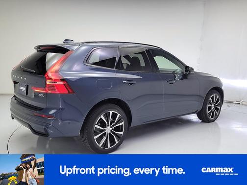 2024 Volvo XC60 B5 Ultimate Dark Theme