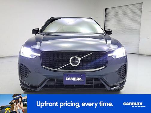 2024 Volvo XC60 B5 Ultimate Dark Theme