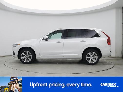 2022 Volvo XC90 T5 Momentum