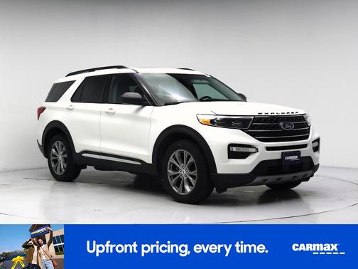 White 2023 Ford Explorer XLT