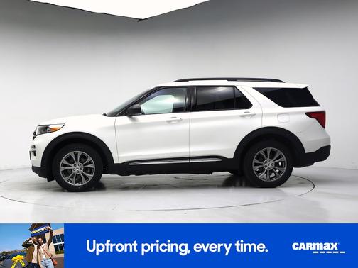 White 2023 Ford Explorer XLT