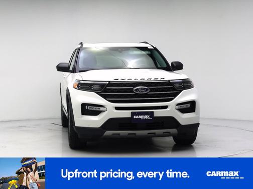 White 2023 Ford Explorer XLT