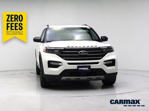 White 2023 Ford Explorer XLT