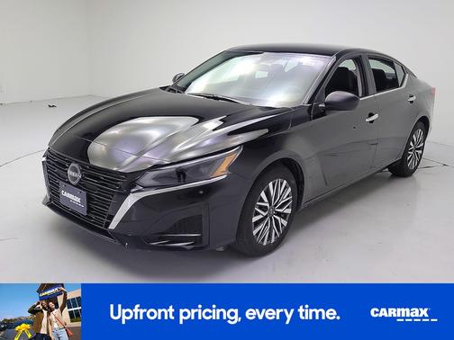 Black 2025 Nissan Altima SV