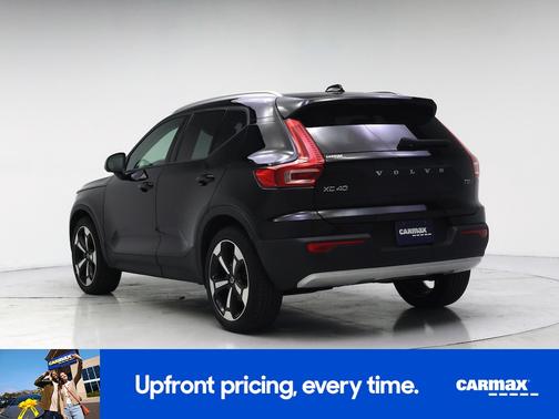 Black 2021 Volvo XC40 T5 Momentum
