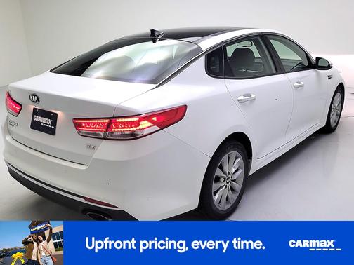 White 2017 Kia Optima EX