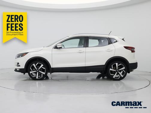 White 2022 Nissan Rogue Sport SL