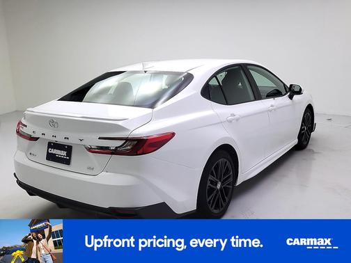 White 2025 Toyota Camry SE