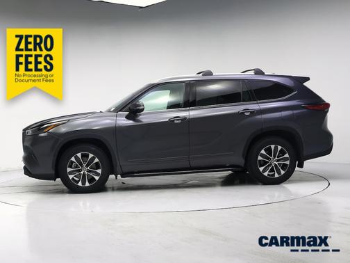 Gray 2022 Toyota Highlander XLE