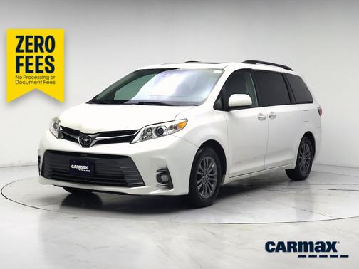 White 2019 Toyota Sienna XLE
