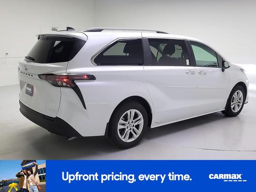White 2025 Toyota Sienna XLE