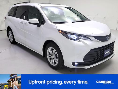 White 2025 Toyota Sienna XLE