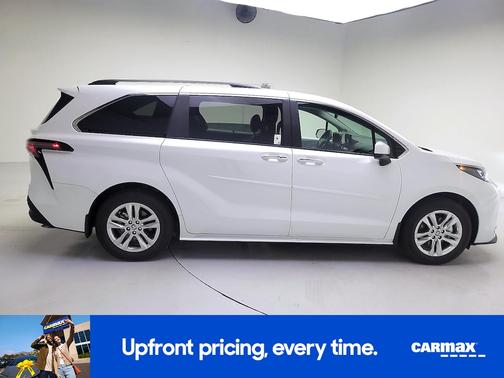 White 2025 Toyota Sienna XLE