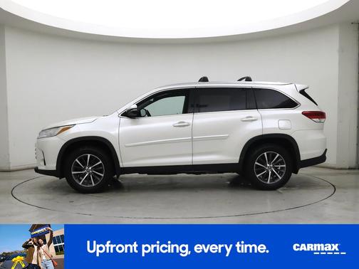 White 2019 Toyota Highlander XLE