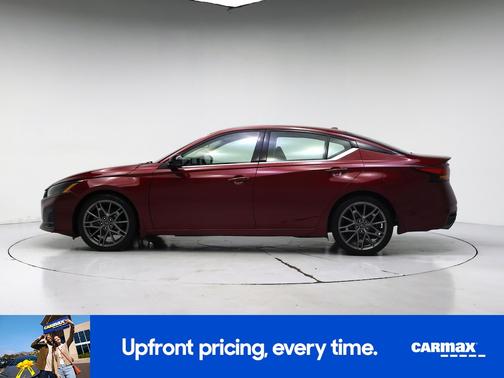 Red 2023 Nissan Altima SR