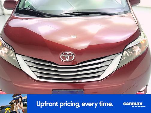 Red 2017 Toyota Sienna XLE