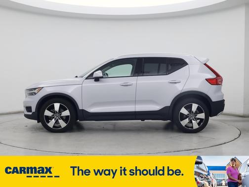 2020 Volvo XC40 T5 Momentum