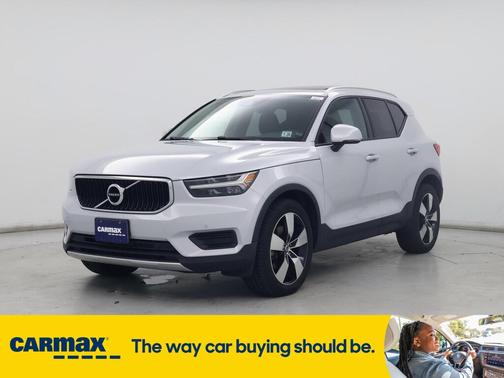 2020 Volvo XC40 T5 Momentum