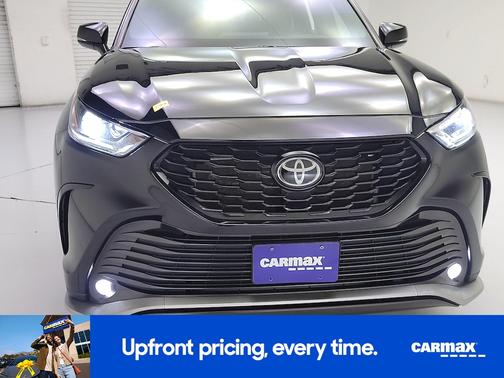 Black 2022 Toyota Highlander XSE