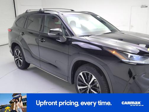 Black 2022 Toyota Highlander XSE