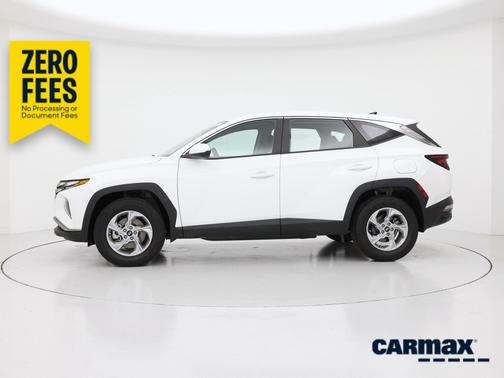 White 2024 Hyundai TUCSON SE