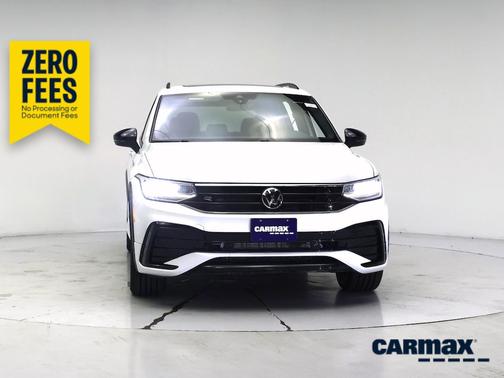 White 2024 Volkswagen Tiguan SE R-Line Black