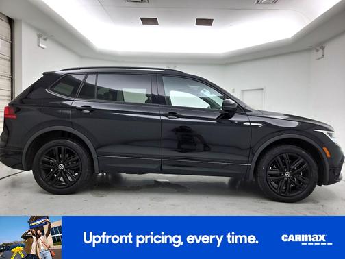 Black 2022 Volkswagen Tiguan SEL R-Line